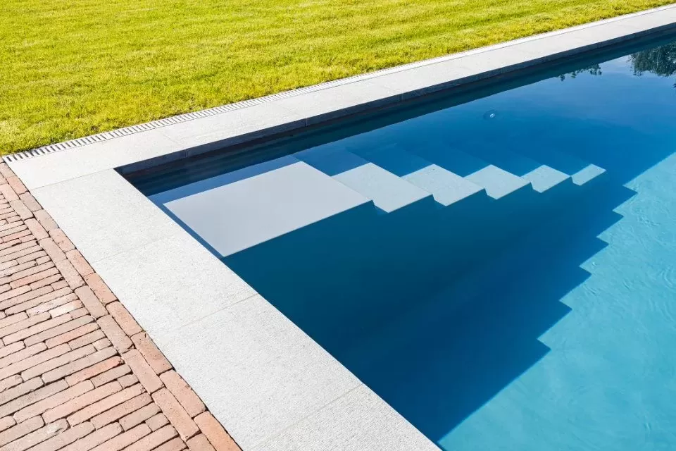 Zwembad inclusief verlichting onderwater en trapje